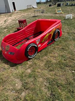 Little Tikes Lightning McQueen Toddler Car Bed
