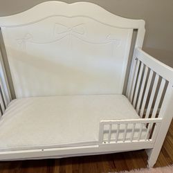 Storkcraft Princess convertible Crib/bed 