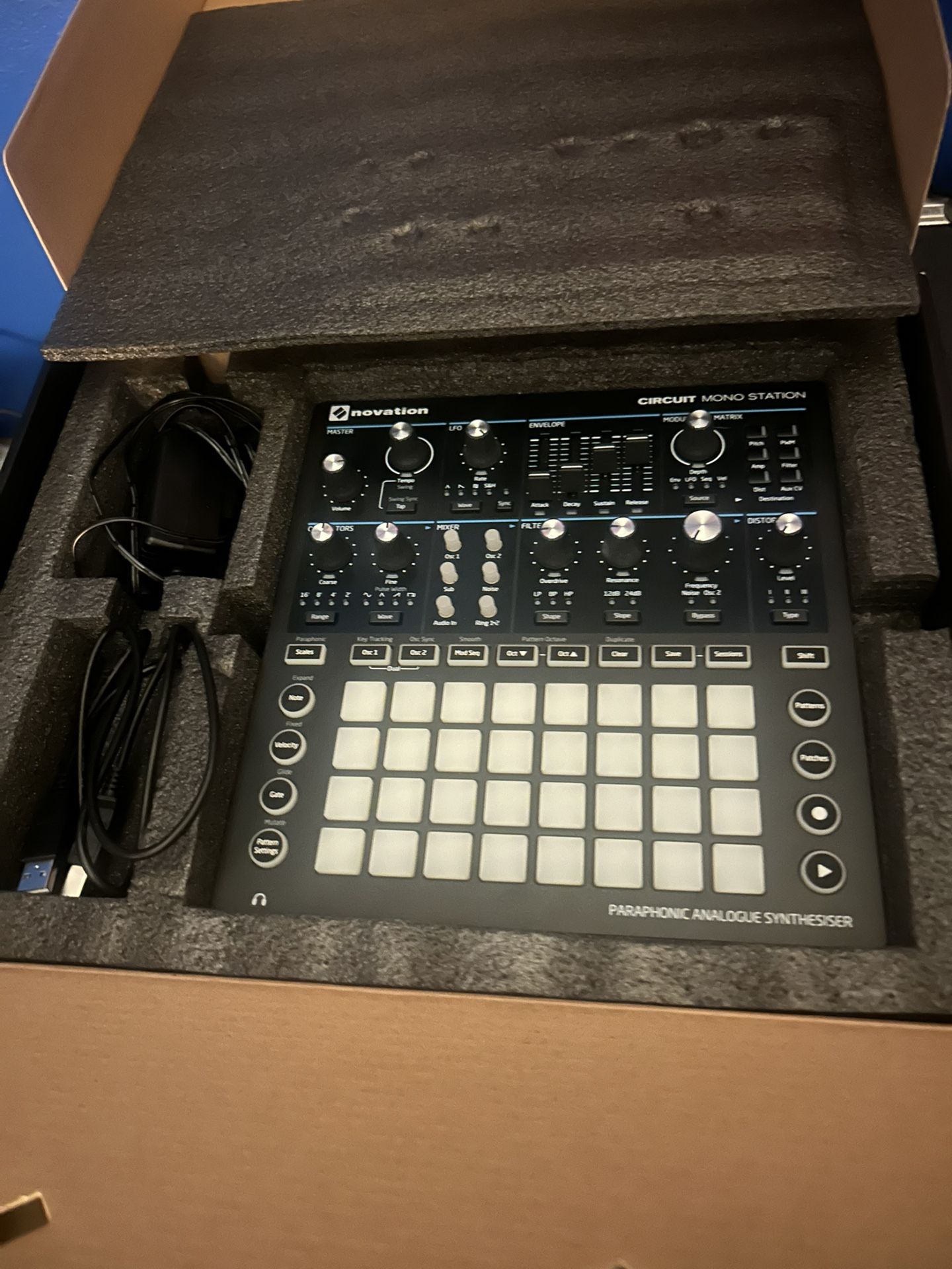Novation Circuit Mono Station Paraphonic Synth/Sequencer Open Box