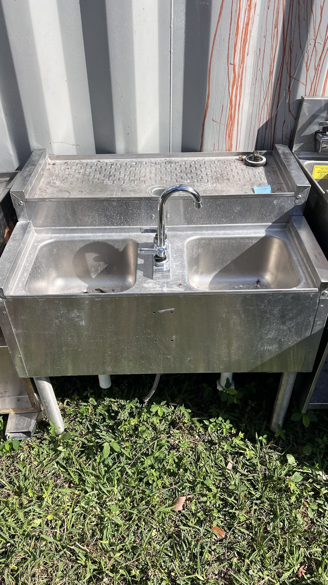 Sink two compartments