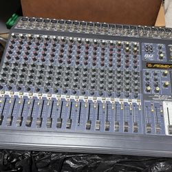 Peavey RQ2318 16-Channel Console Mixer *WORKS GREAT