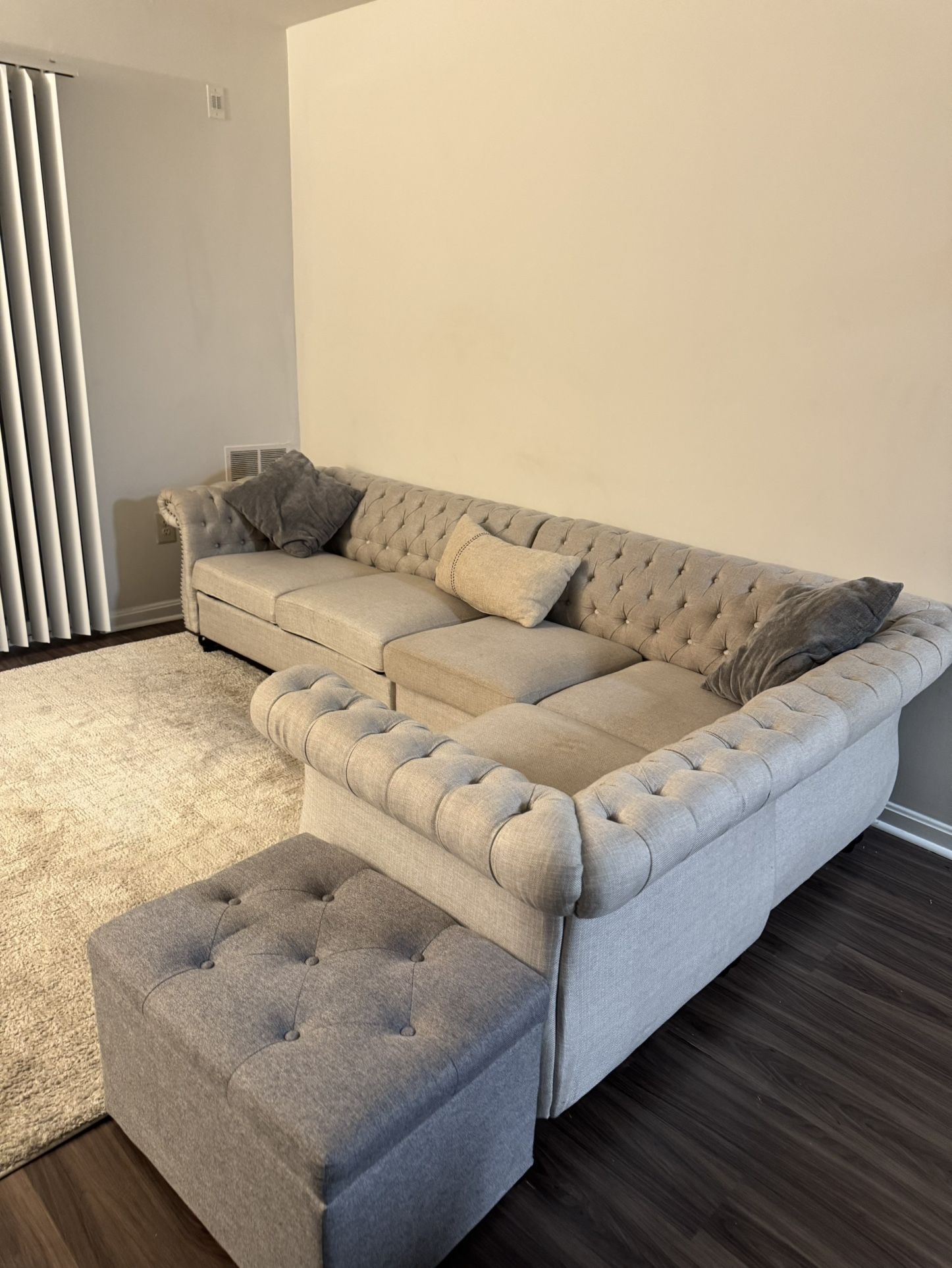 Light Gray/Beige Tufted Sectional Sofa 