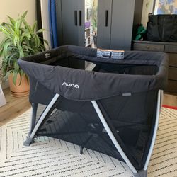NUNA Sena aire Play Pen.