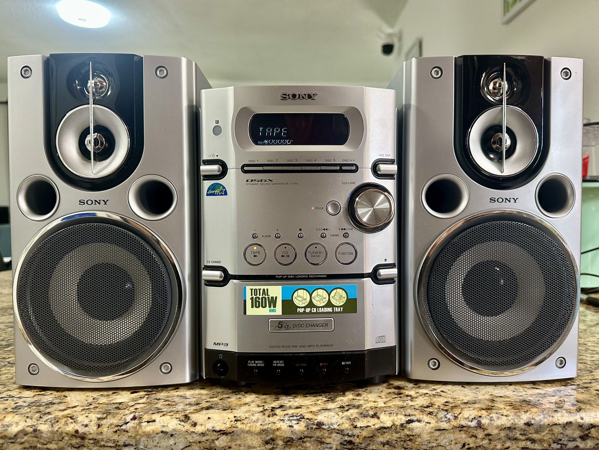 Small and powerful stereo Sony (it needs maintenance)