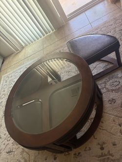 Circle coffee table Includes 4 seats
