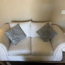 Loveseat – Clean & Comfortable – Priced to Sell