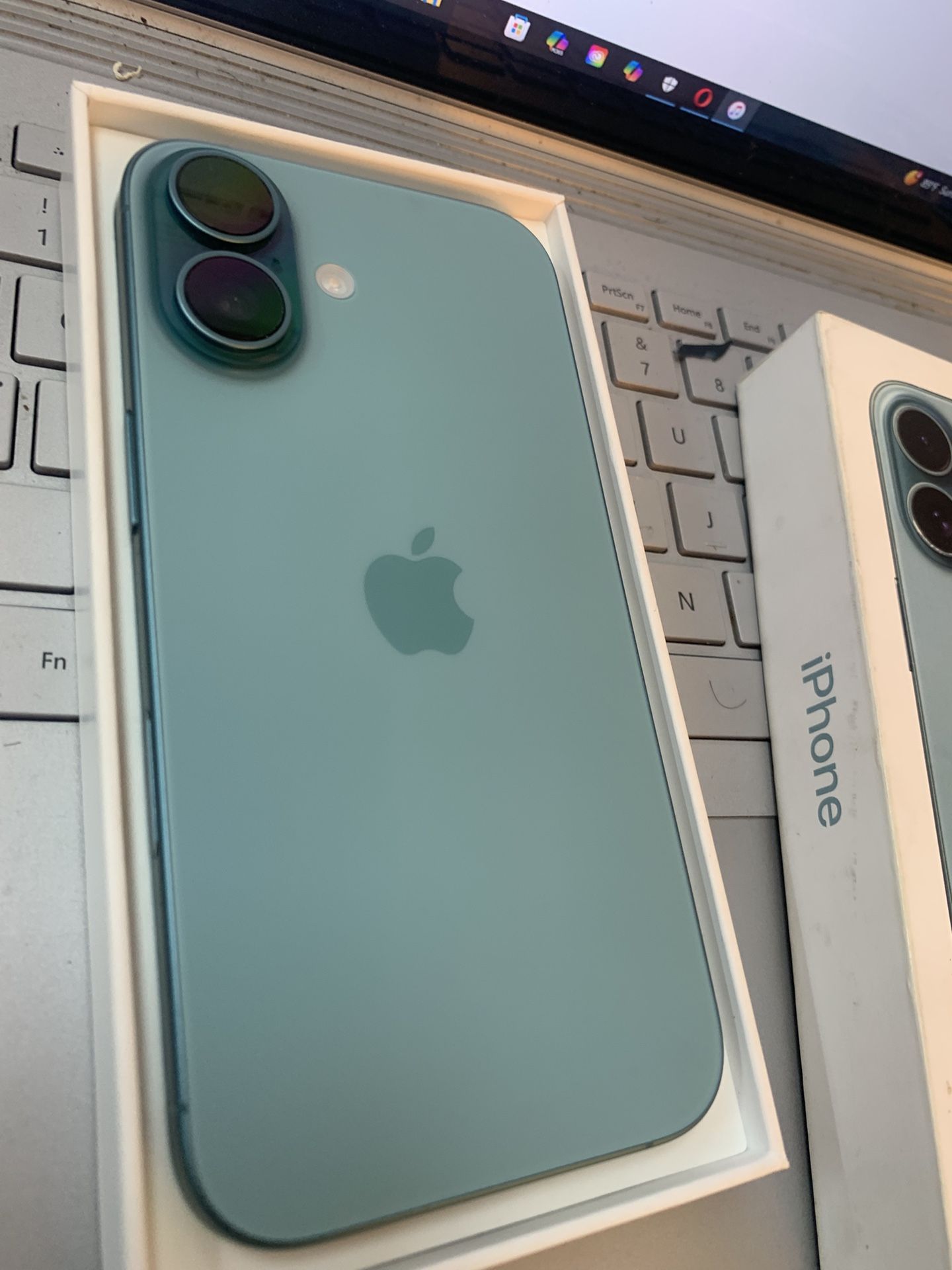 Blue Iphone 16 128gb