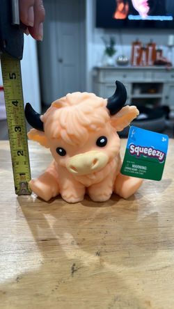 Squeeezy Highland Cow Peach Squishy Toy