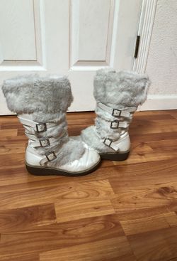 Girls boots- size 4