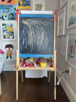 Kids’ Double-Sided Art Easel with Chalkboard & Paper Roll