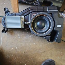 2024 - 2025 FORD BRONCO REAR SUBWOOFER SPEAKER BASS BOX W/ AMPLIFIER MODULE OEM