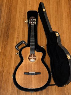 2002 Taylor NS32-CE Nylon-String Acoustic-Electric Guitar with Original Taylor Hard Case