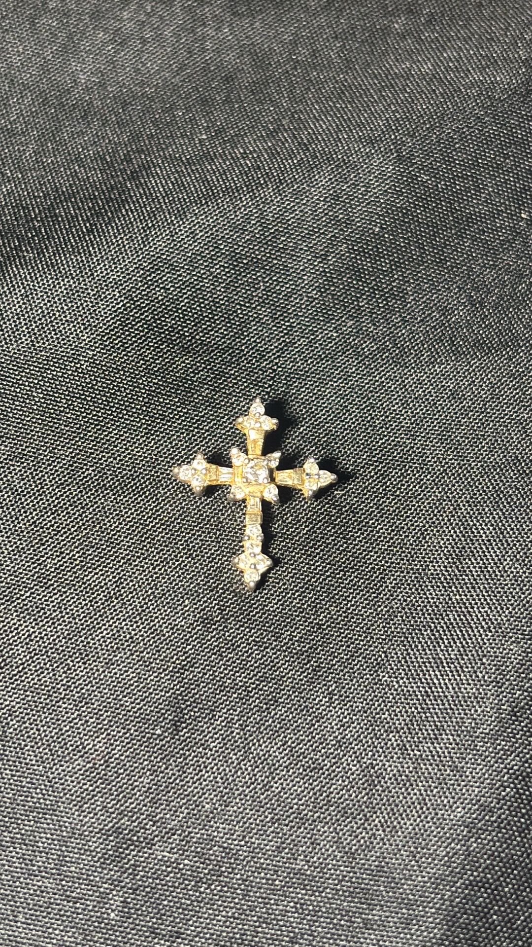 Diamond cross pendant 14k