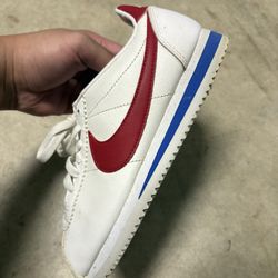 Nike Cortez Leather (Women’s Size: 6)