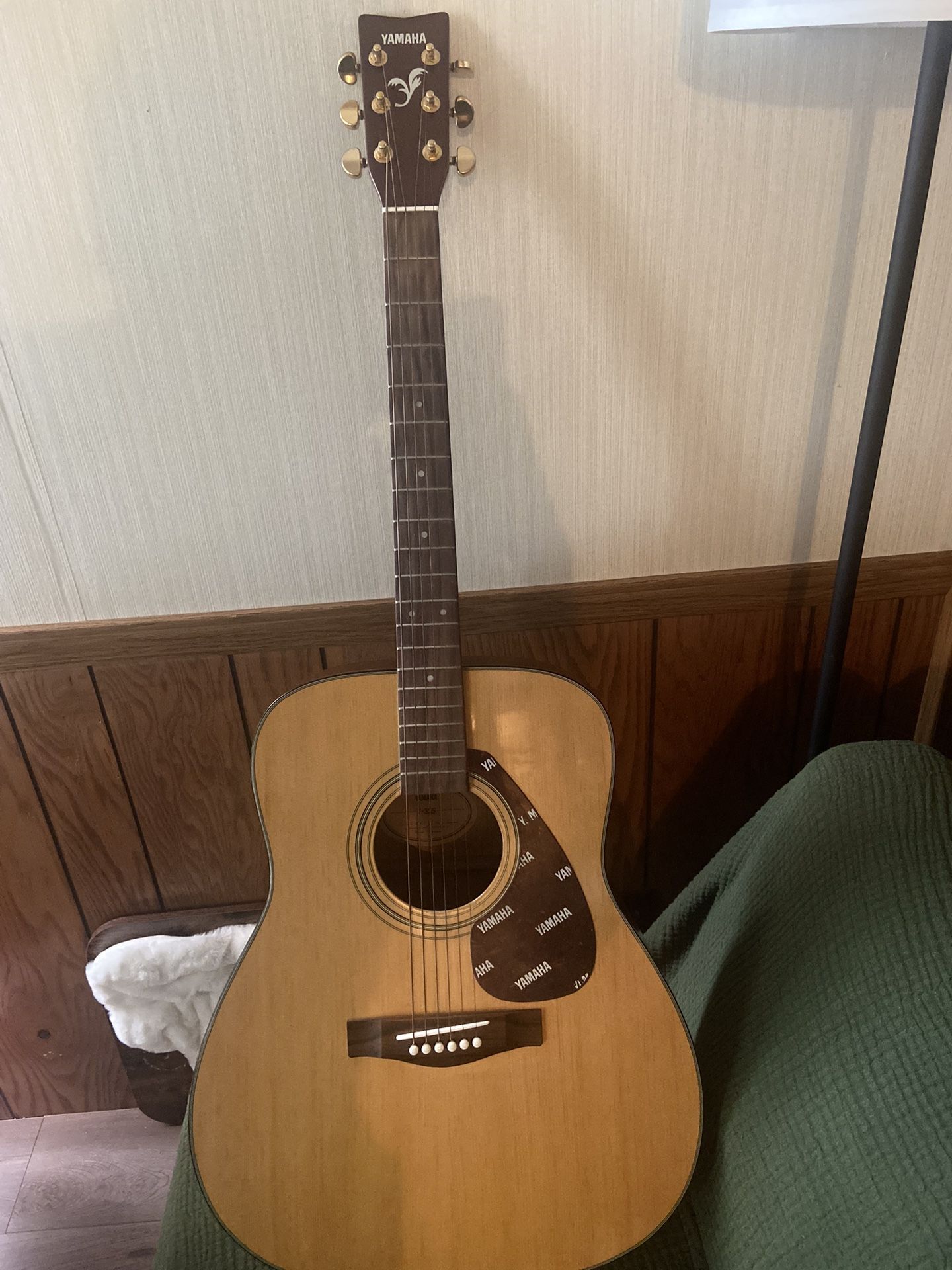 Yamaha F-335 Acoustic Guitar
