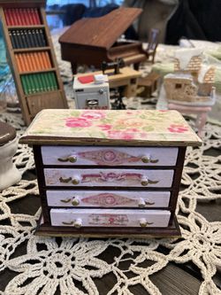 Dollhouses miniatures wood dresser