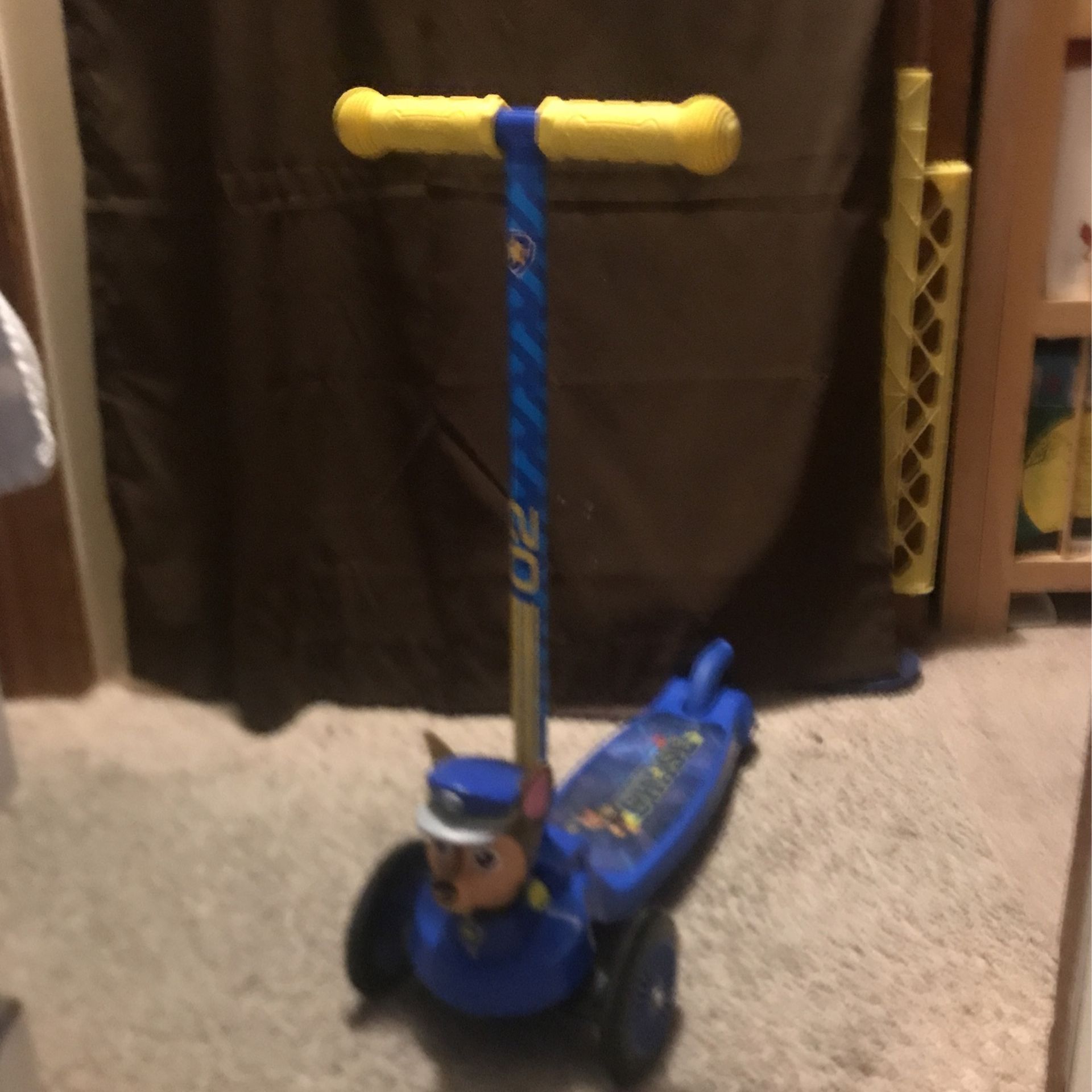 Paw Patrol Chase Scooter With 3 Wheels, Tilt And Turn