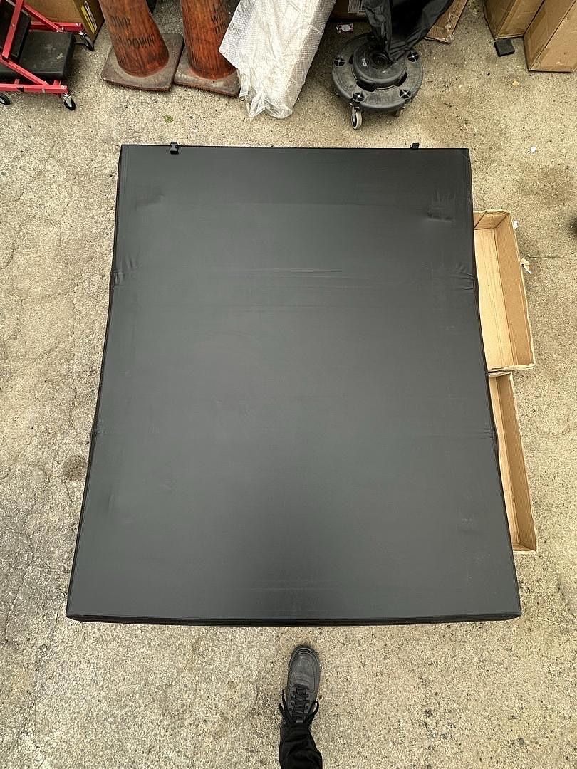 Ford F150 15-20 6.5 FT SHORT BED TRI-FOLD COVER  Ford F150 15-20 6.5 PIES CUBIERTA TRIPLE DE CAMA CORTA