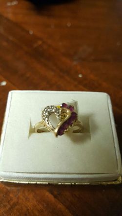 14k Yellow gold diamond heart ring size 4.75