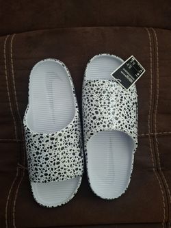 Nike Calm Slides