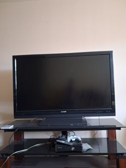 TV, TV STAND AND XBOX 360 ****Bundle combo