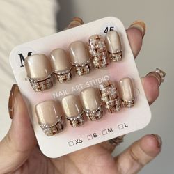 1 Pairs Pre-owned Press-on Nails As Is In the Pictures