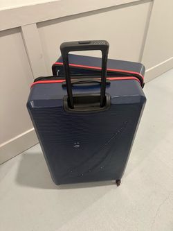 SUITCASE XL BROKEN ZIPPER