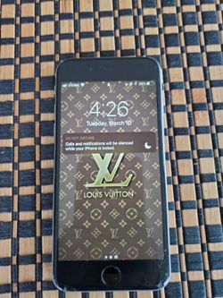 Iphone 6s bairly used, 32gb,little crack but works perfectly