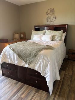 Full size bed