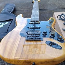 Electric Guitar With Bag And Accessories