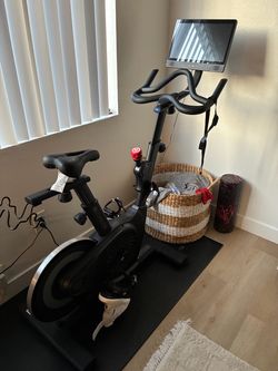 Echelon indoor bike with screen