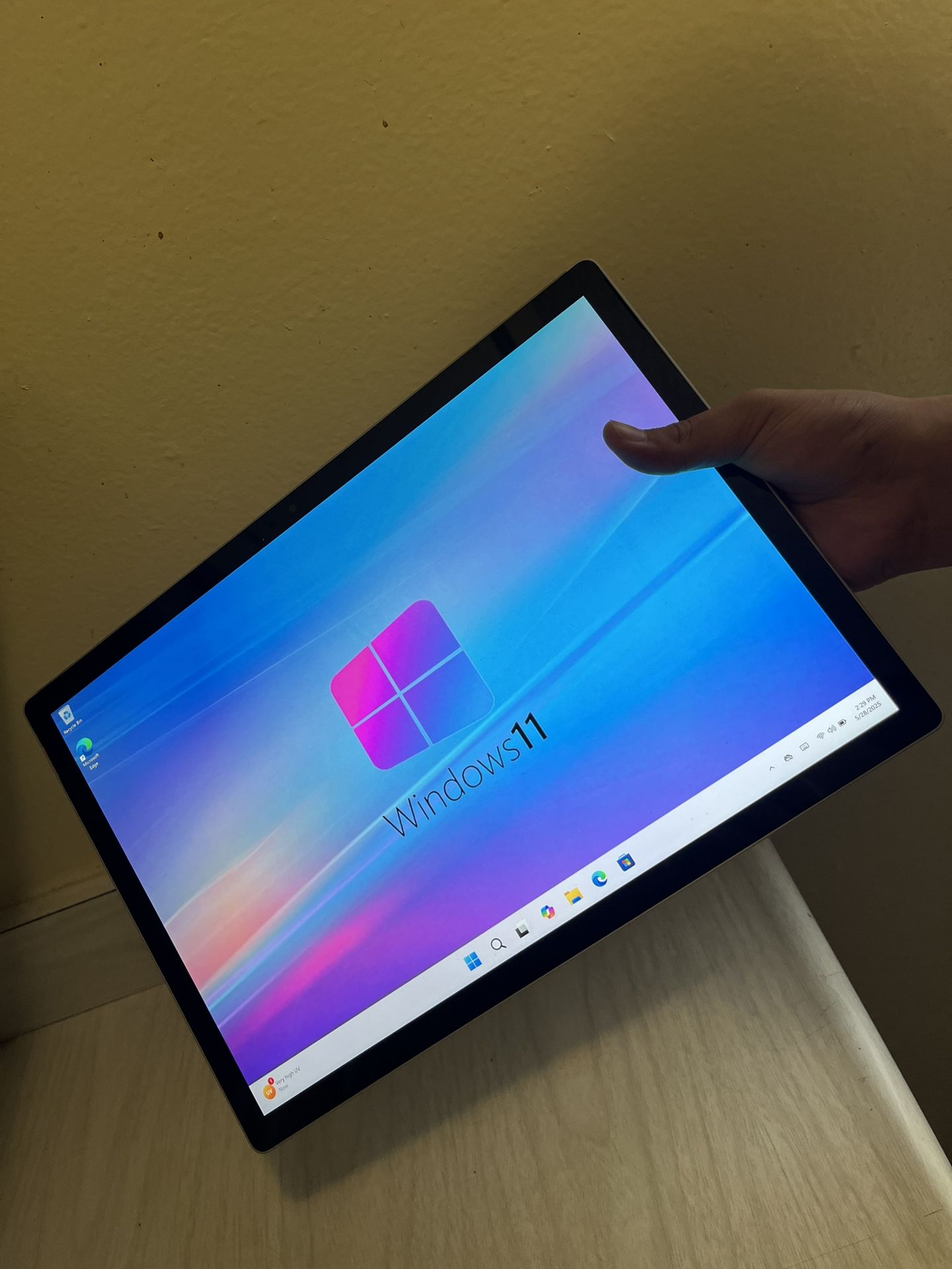 Microsoft Touchscreen Laptop/tablet Windows 11 Core i7
