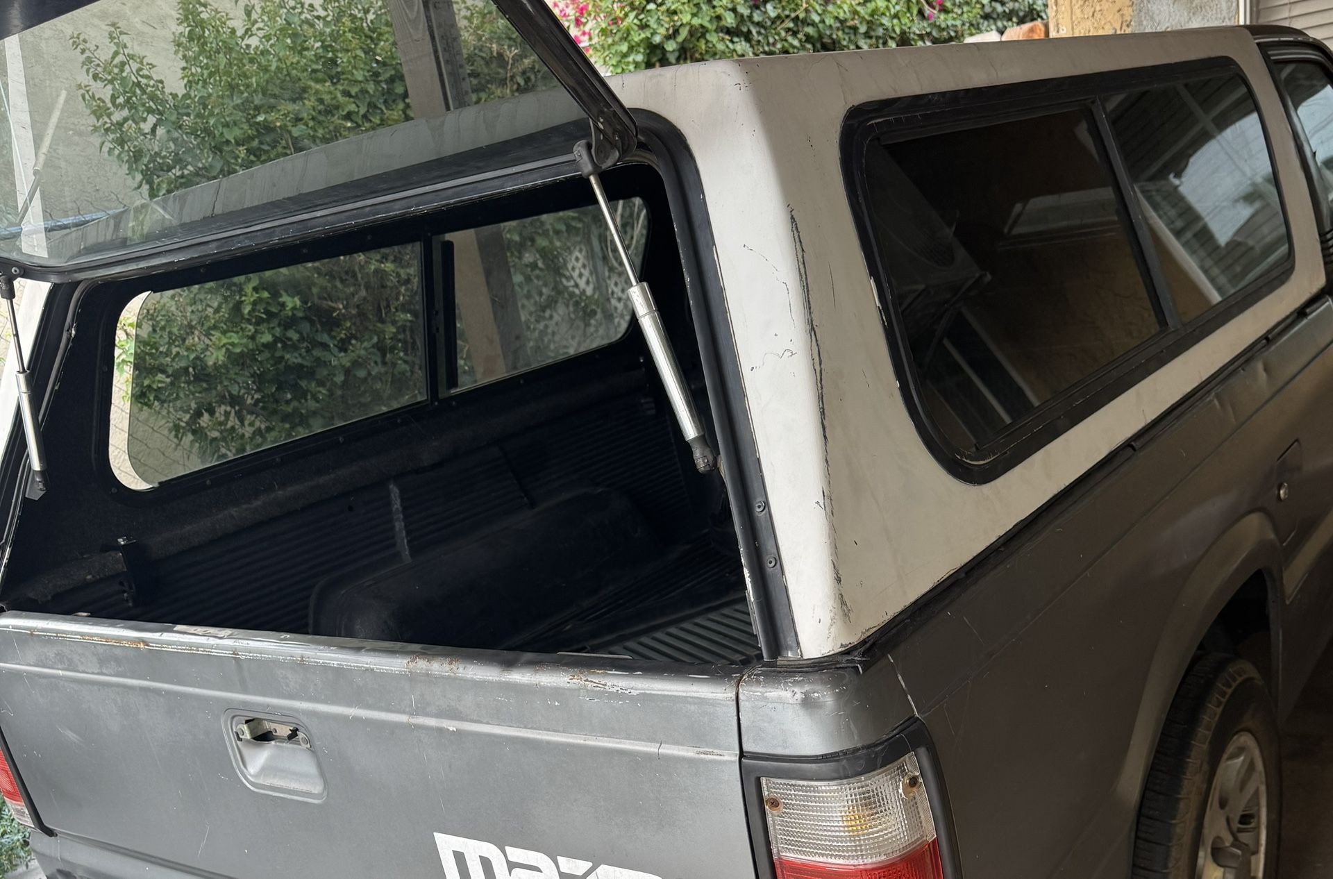 Snugtop Camper Shell