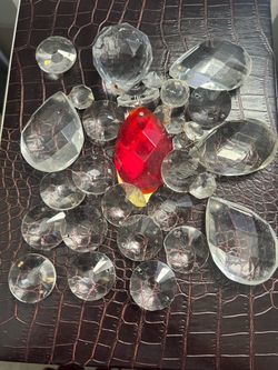 VTG collection of clear and faceted glass crystal pieces for craft or repurpose