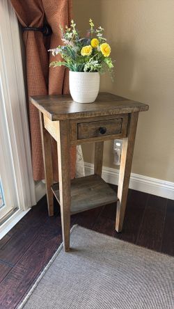 Luxury Side Table, 29’h, 17’w, 14’L, color ebony