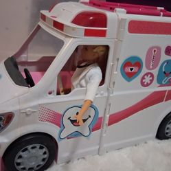 Barbie Care Clinic 2-in-1 Fun Playset