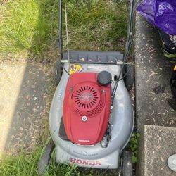 Honda Three Speed Self-Propelled Lawnmower