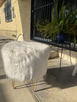 In Good Condition Faux Fur Ottoman Chair