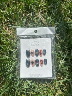 Handmade Press-On Nail Art Set Dark Glitter and Nude