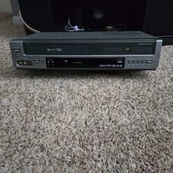 DVD/VCR RECORDER COMBO PLAYER. "CHECK OUT MY PAGE FOR MORE DEALS "