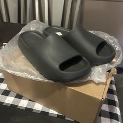 Yeezy adida slides size 10