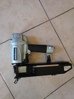 Metabo HPT 1 Inch 16 Gauge Wide Crown Stapler poco uso