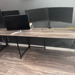 Gaming Monitors And Desk 