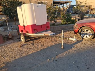 Water tank with trailer
