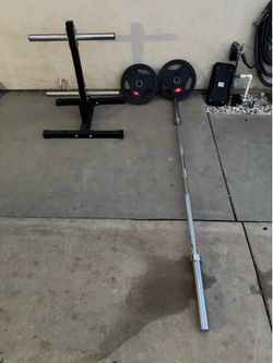 Weights tree with 45lbs rubber Olympic weights and 7ft 45lbs bar