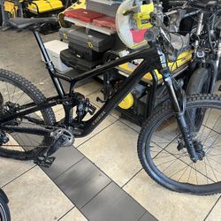 Trek Fuel EX 9.8 XT Gen 6 mountain bike Adult Black OCLV Carbon Frame Pre Owned Used 