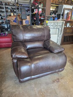 OLD SOFA RECLINER, EXTREMELY COMFY BUT NOW ONLY WORKS AS A SOFA CHAIR AND NOT AS A RECLINER, ONLY $10