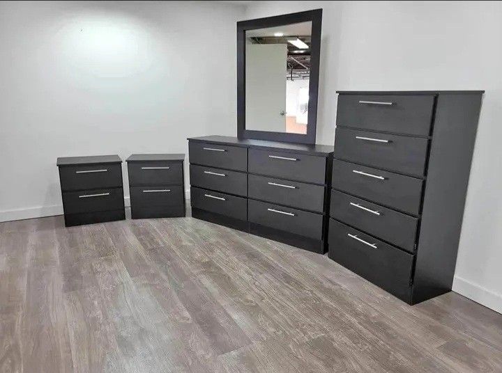 Dresser with MirrorChest And Two Nightstand (Comoda Con EspejoGavetero Y Dos Mesitas De Noche)