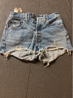 Levi's premium blue denim shorts #denim #levis W26