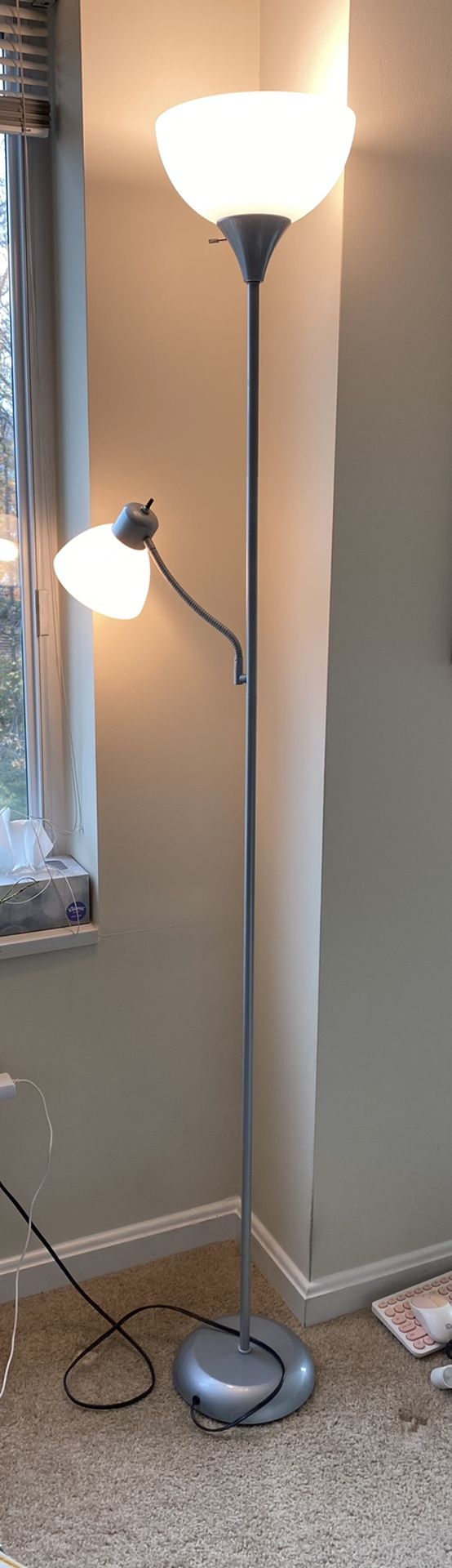 Stand lamp 3 way with reading light